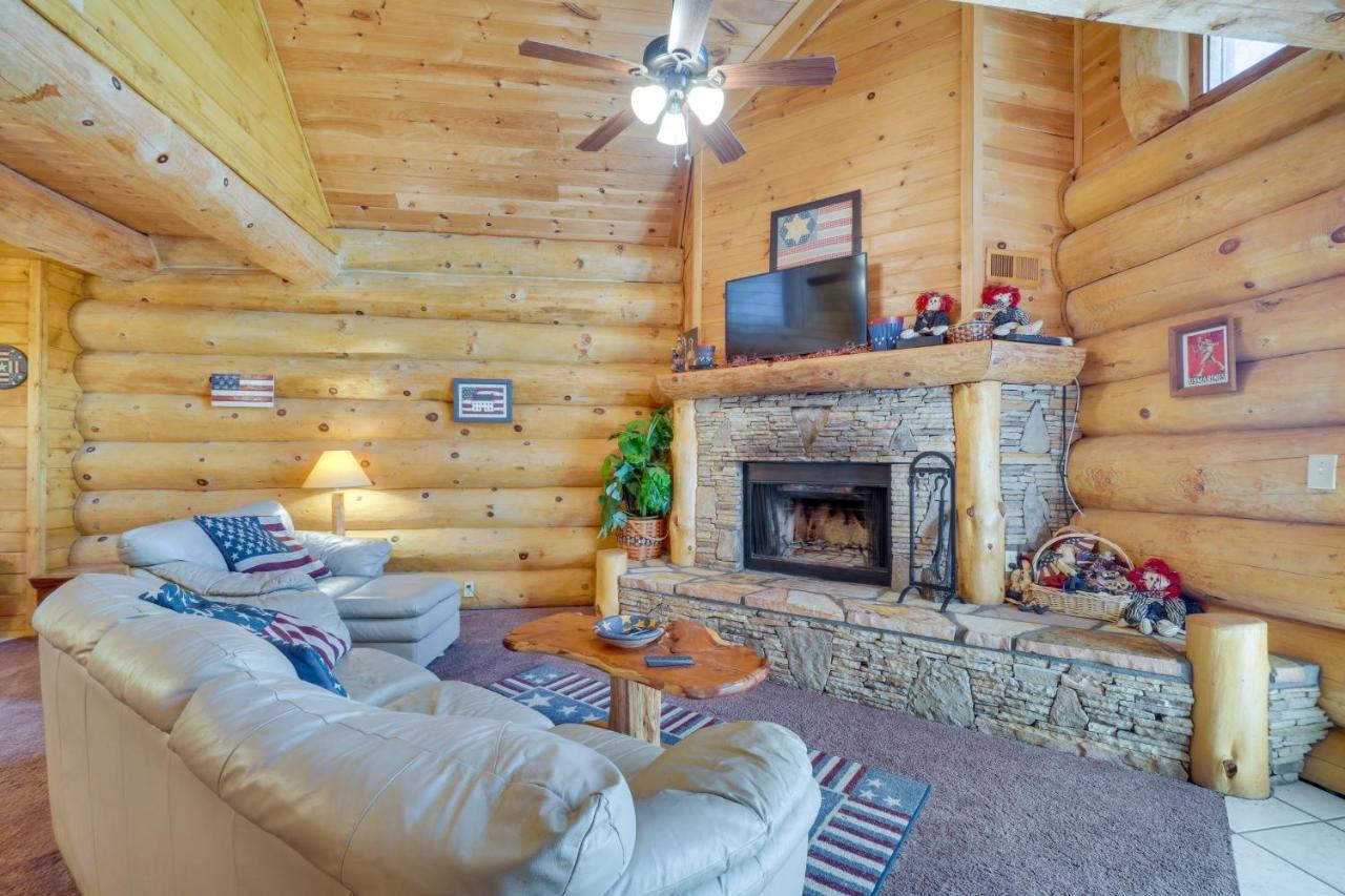 Idyllic Gatlinburg Cabin With Hot Tub And Balcony! Exterior foto
