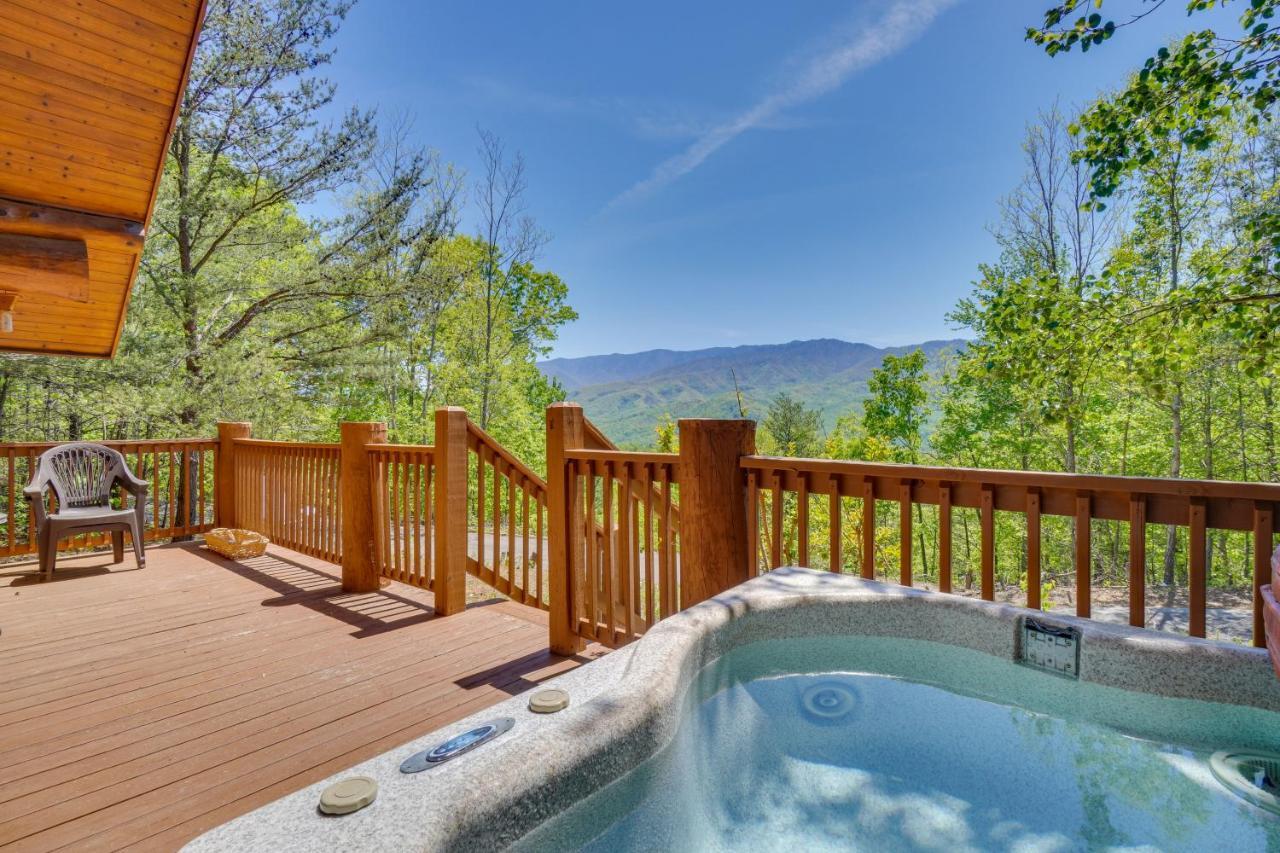 Idyllic Gatlinburg Cabin With Hot Tub And Balcony! Exterior foto